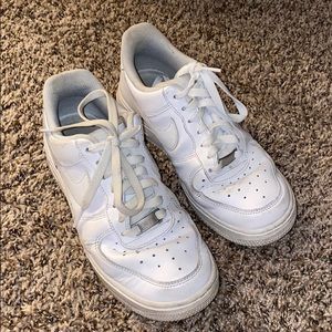 White AIR FORCE 1s